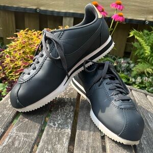 Nike Cortez classic heritage shoe in black. Womens 9.5